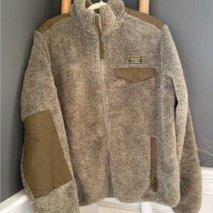 L.L. Bean hi-pile Sherpa Fleece Jacket with Olive Trim